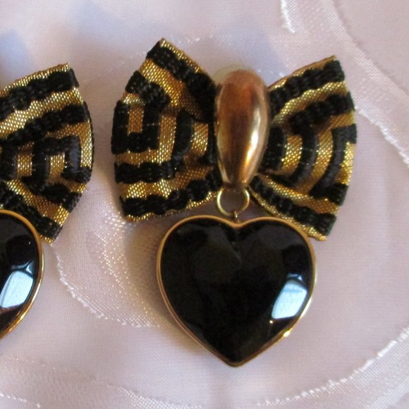 BLACK AND GOLD BOW/HEART EARRINGS - Picture 6 of 8